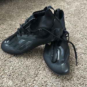 Cleats size 9 Us men’s used one dragon great condition clean